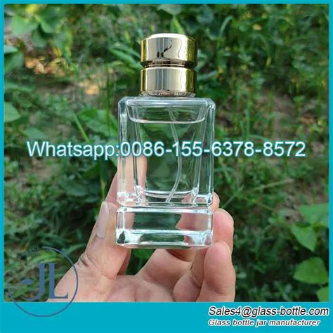 custom color glass perfume bottle supplier